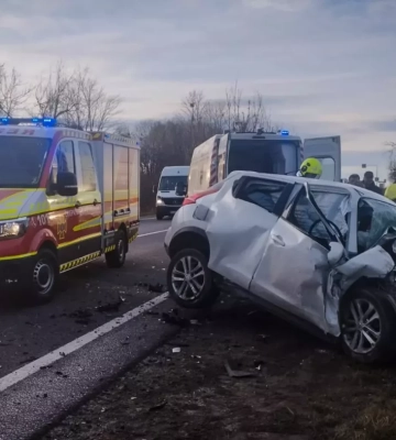 На Львівщині сталась ДТП, в якій зіткнулись вантажівка та легковик. Є загиблі