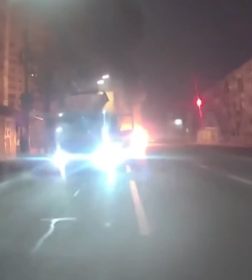 У Дарницькому районі Києва внаслідок ДТП спалахнули автомобілі, відео