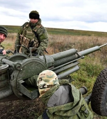 Много попаданий в жилые дома: россия массированно обстреляла Херсон – есть погибший и раненые (обновлено, видео) (Видео)