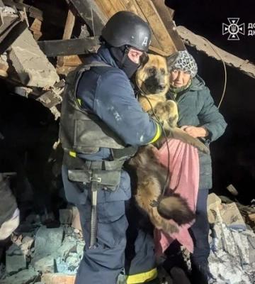 Росіяни штурмують Антонівський міст під Херсоном, масовано обстрілюю місто та його околиці з артилерії.