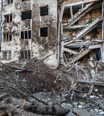 Росіяни штурмують Антонівський міст під Херсоном, масовано обстрілюю місто та його околиці з артилерії.