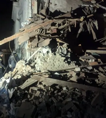 У Кривому Розі семеро посраждалих, половина з яких у лікарні. В ОВА показали фото наслідків удару
