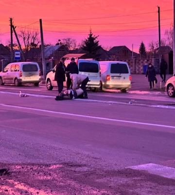 У Луцьку на Дубнівській авто збило 57-річну жінку. Фото
