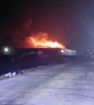 Пошкоджені приватні будинки, горить 15 тисяч квадратних метрів складів: наслідки обстрілу Київщини