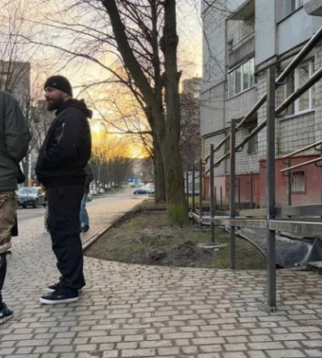 Во Львове возник конфликт из-за пандуса в доме для раненого военного – важность мебели против доступности