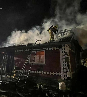 У селі на Рівненщині вогонь знищив дах житлового будинку