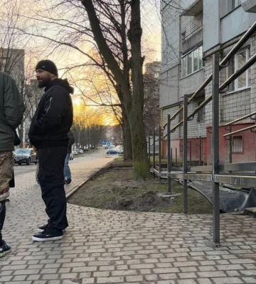 Во Львове соседи воюют с ветераном войны из-за пандуса: что произошло