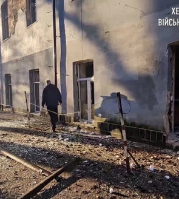 Унаслідок обстрілу Херсона пошкоджено два медичні заклади. ВIДЕО