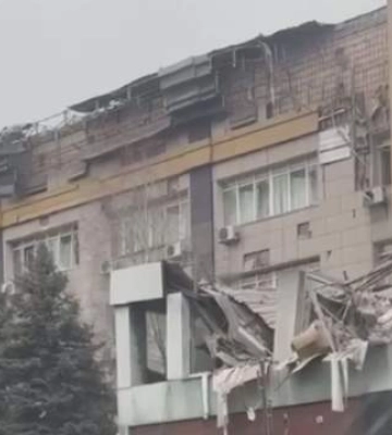 В оккупированном Донецке взрывы повредили здание ФСБ: в сети публикуют видео