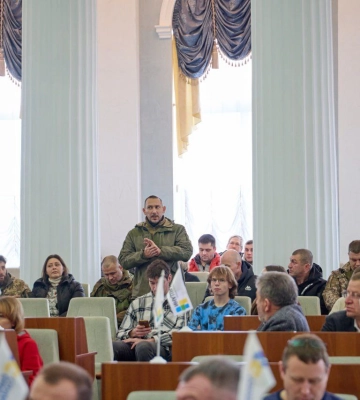 Депутати обласної ради провалили сесію через брак кворуму