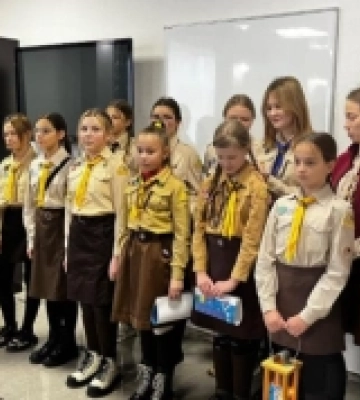Як заклади освіти Рівненщини долучаються до передачі Вифлеємського вогню