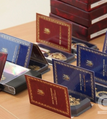 Державні нагороди вручили родинам загиблих військових у Кропивницькому (фоторепортаж)