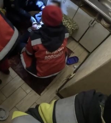 У Сарнах рятували жінку без свідомості, яка була в зачиненій квартирі