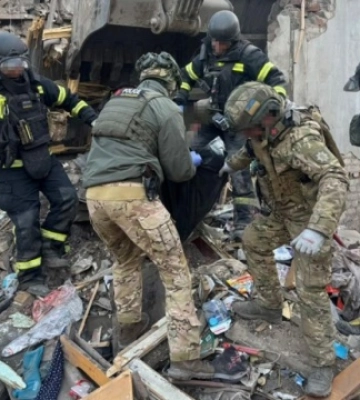 Окупанти вранці вдарили по багатоповерхівці у Костянтинівці