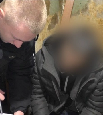 Ввечері на Харківщині напали на жінку: її вдарили по голові та вкрали сумку