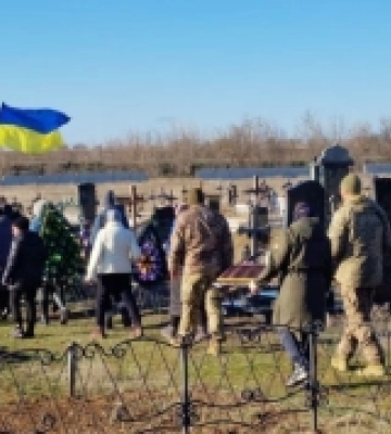 У Снігурівці провели в останню путь захисника Михайло Каменщика