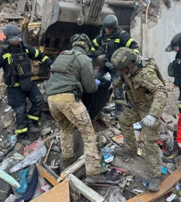 РФ вдарила по багатоповерхівці у Костянтинівці: є жертва