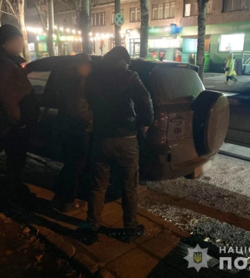 У Запоріжжі поліція затримала чоловіка, який за 10 тисяч доларів пропонував ухилення від мобілізації