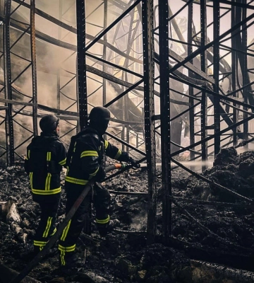 На Київщині після атаки дронів ліквідували пожежу площею 15 тис. кв. м (, )