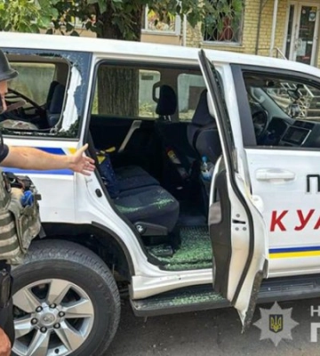 Поліцейські евакуювали на Херсонщині літнє подружжя, яке потребувало меддопомоги