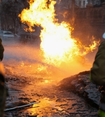 На Київщині після атаки дронів ліквідували пожежу площею 15 тис. кв. м (, )