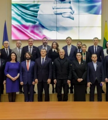 В Украину практически в полном составе прибыло правительство Литвы