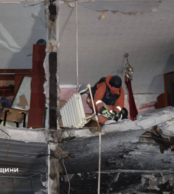 Росіяни вдарили “Шахедом” по житловому будинку у Харкові