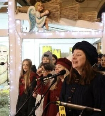 На площі Ринок відкрили головну міську шопку Львова, - ВІДЕО
