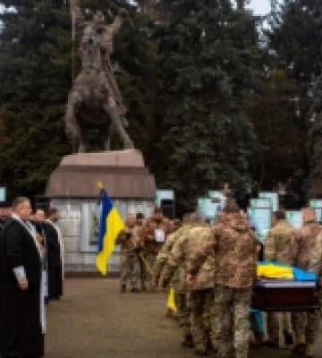 Дубенчани віддали останню шану захиснику Максиму Василюку