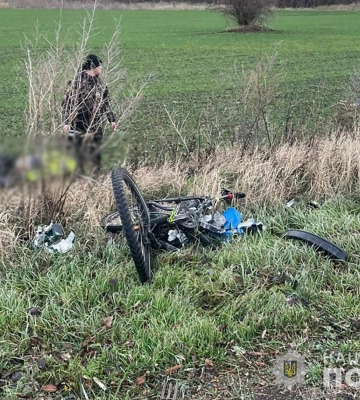 На Запоріжжі внаслідок карколомної ДТП загинув велосипедист та перекинувся легковик