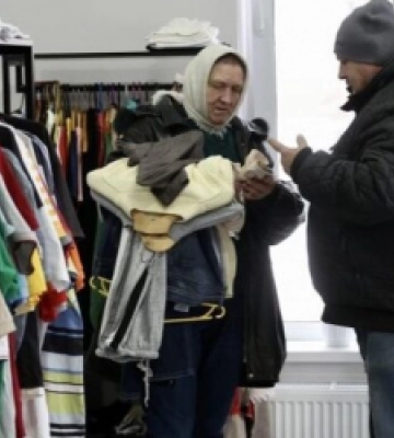 Львів’ян просять приносити теплий одяг та взуття для бездомних людей