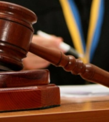 На Хмельниччині трьох злочинців засуджено за систематичне «вибивання» неіснуючих боргів