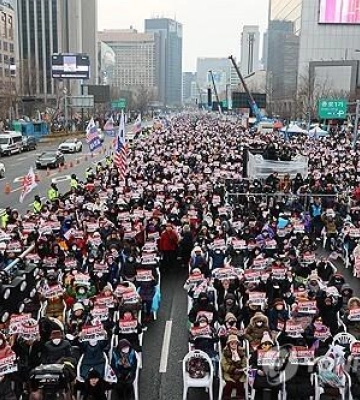 У Південній Кореї одночасно відбулися мітинги за і проти імпічменту президента