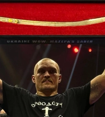 Усик після перемоги над Ф&#039;юрі підняв над головою шаблю гетьмана Мазепи