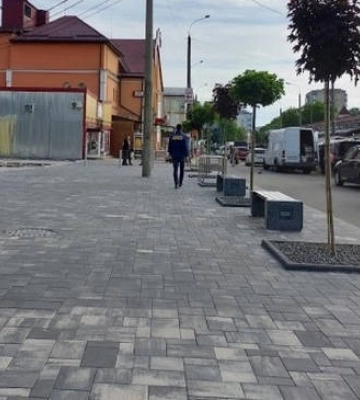 Де парковка у Рівному платна — підкаже табличка