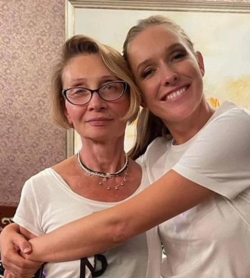 "Топазовая свадьба": Екатерина Осадчая растрогала сеть редкими фото с родителями "Топазовая свадьба": Екатерина Осадчая растрогала сеть редкими фото с родителями