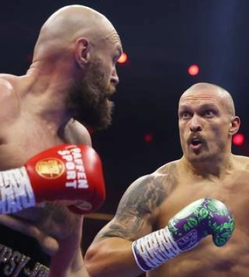 Боксер Олександр Усик переміг Тайсона Фʼюрі та зберіг титул чемпіона світу з боксу