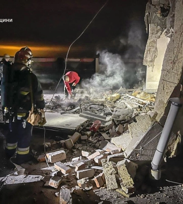 Нічна атака ударними БПЛА: у Броварах уламки дрона упали на багатоповерхівку – влада