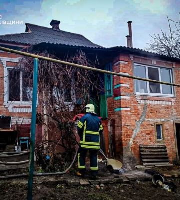 Угарным газом отравились двое пожилых людей во время пожара на Харьковщине