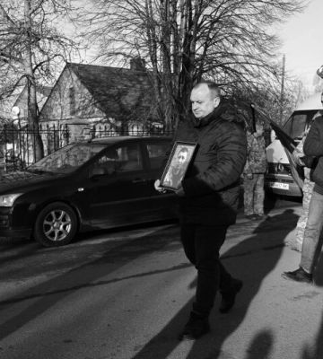 Загинув понад півтора року тому: лучани попрощалися з Героєм Олександром Приступою