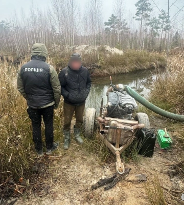 На Рівненщині у незаконному видобутку бурштину викрито злочинну групу. ФОТО