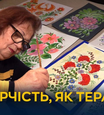 Творча терапія: пенсіонерка з Дніпра захопилася петриківським розписом