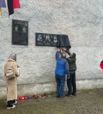 На Закарпатті відкрили меморіальну дошку полеглому військовому Роману Бендаку