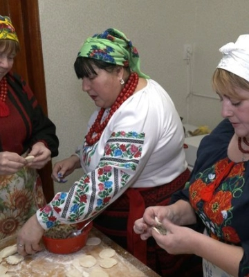 Млинці-гречушки, голубці і колядки: як в селі на Волині господині готуються до Святвечора