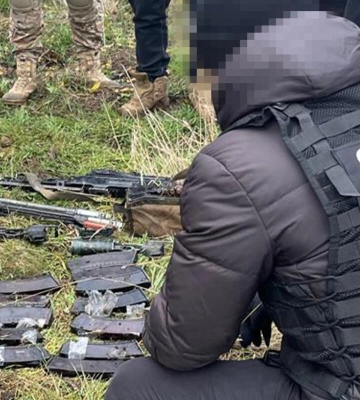 Жителі Коростишівської громади незаконно торгували зброєю