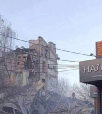 Знову житловий будинок: у Святвечір росіяни вдарили ракетою по Кривому Рогу