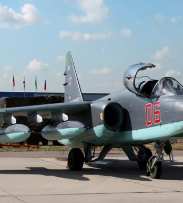 В Донецькій області зіткнулися штурмовик Су-25 та безпілотник росіян: літак пошкоджений