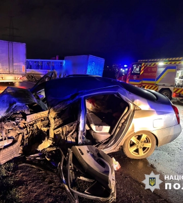 Один загиблий та троє поранених - в Одесі легковик врізався в автобус із пасажирами