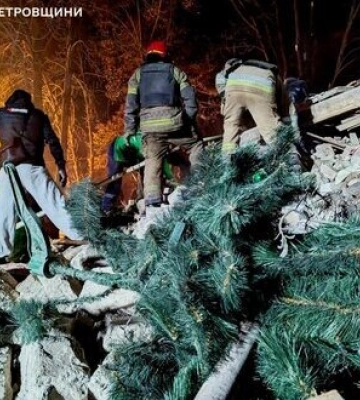 У Кривому Розі внаслідок атаки РФ повністю зруйнована частина чотириповерхівки, 11 травмованих, - МВС. ФОТОрепортаж