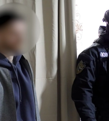 На Буковині поліція виявила у викритого переправника ухилянтів ще й потужний арсенал зброї. ВІДЕО